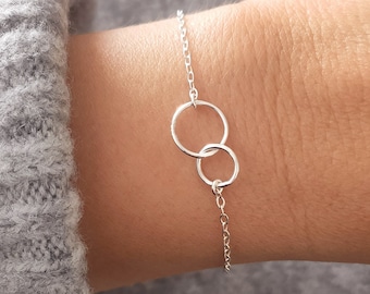 AMY Sterling Silver, 14k Gold Filled, Interlocking Circle Bracelet, Unity Circle Bracelet, Karma Circle Bracelet, Dainty Everyday Bracelet