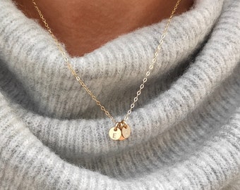 Petit collier à initiales HELA, argent 925, remplissage d'or 14 carats, collier personnalisé délicat, collier disque simple, collier pour maman, initiales d'enfants