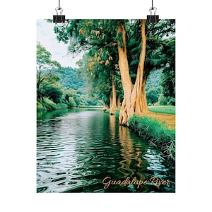 Schilderachtige Hill Country Texas matte verticale posters - Guadalupe-rivier en hoge bomen, landschap Wall Art Print, Decor van het huis, cadeau natuurliefhebber,