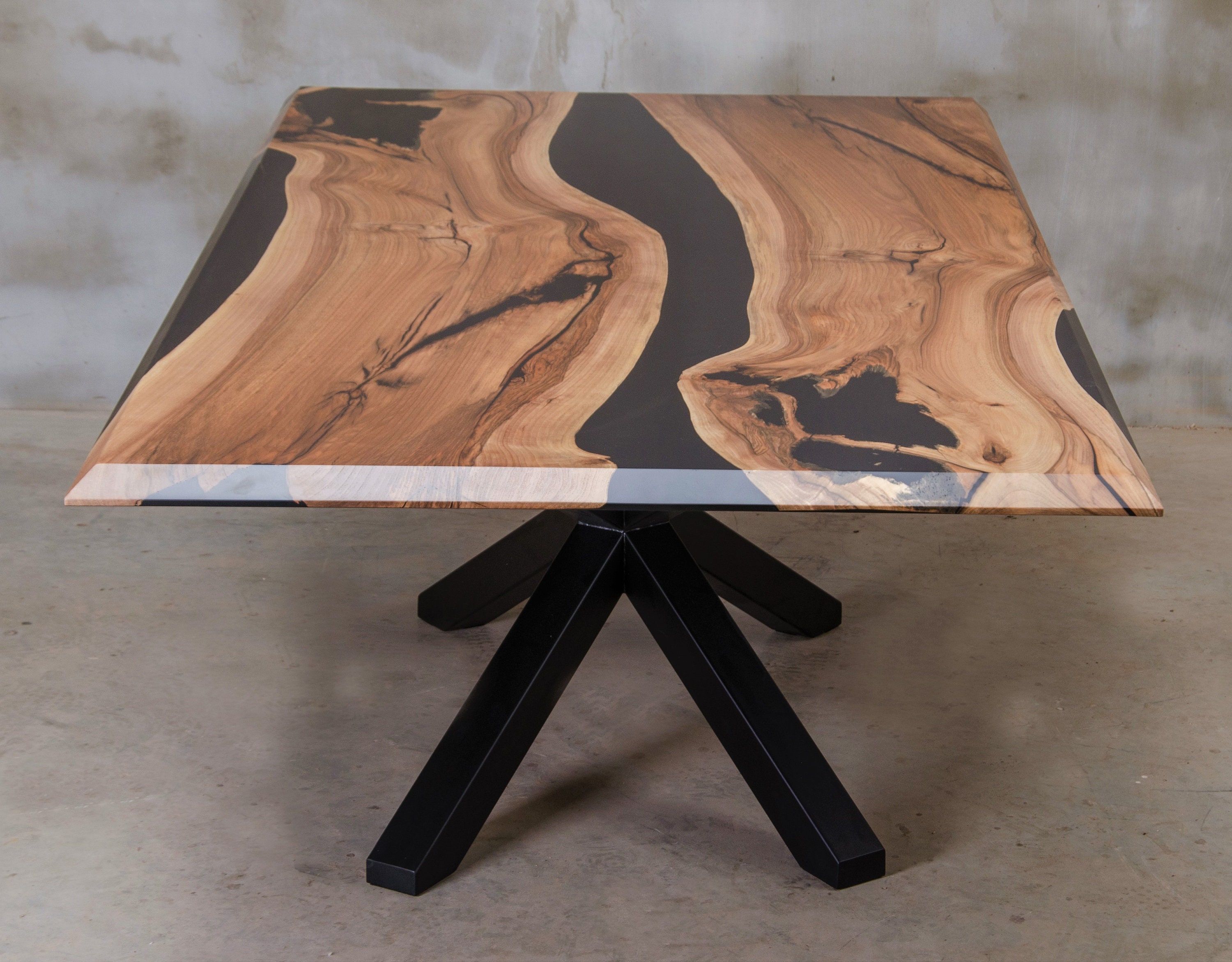 Table de Résine Époxy sur Mesure Fait Bois Noyer et Noir Uv, Tableau Bord Vivre Contemporain, Table 