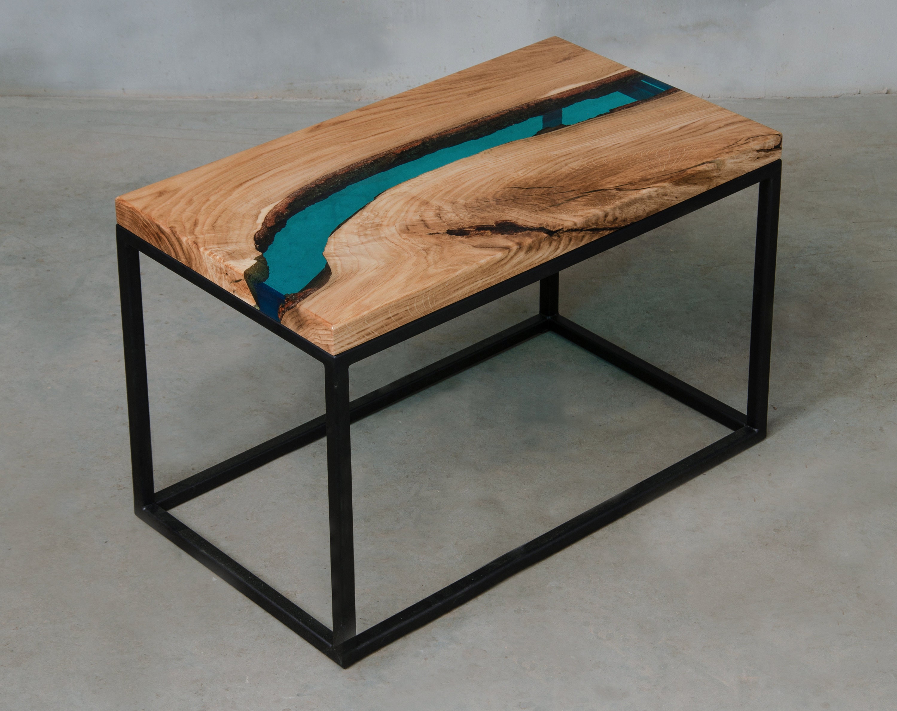 Table Basse en Bord Direct Personnalisé, Colle Époxy Table Bois de Chêne, Résine Uv Bleu, Rivière Sa