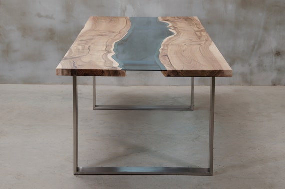 Personalisiert Live Edge Tisch aus Nussbaum, Fluss Tisch mit blauem Glas, ein moderner Konferenztisch, ein großer hölzerner Esstisch Personalisiert Live Edge Tisch aus Nussbaum, Fluss Tisch mit blauem Glas, ein moderner Konferenztisch, ein großer hölzerner Esstisch