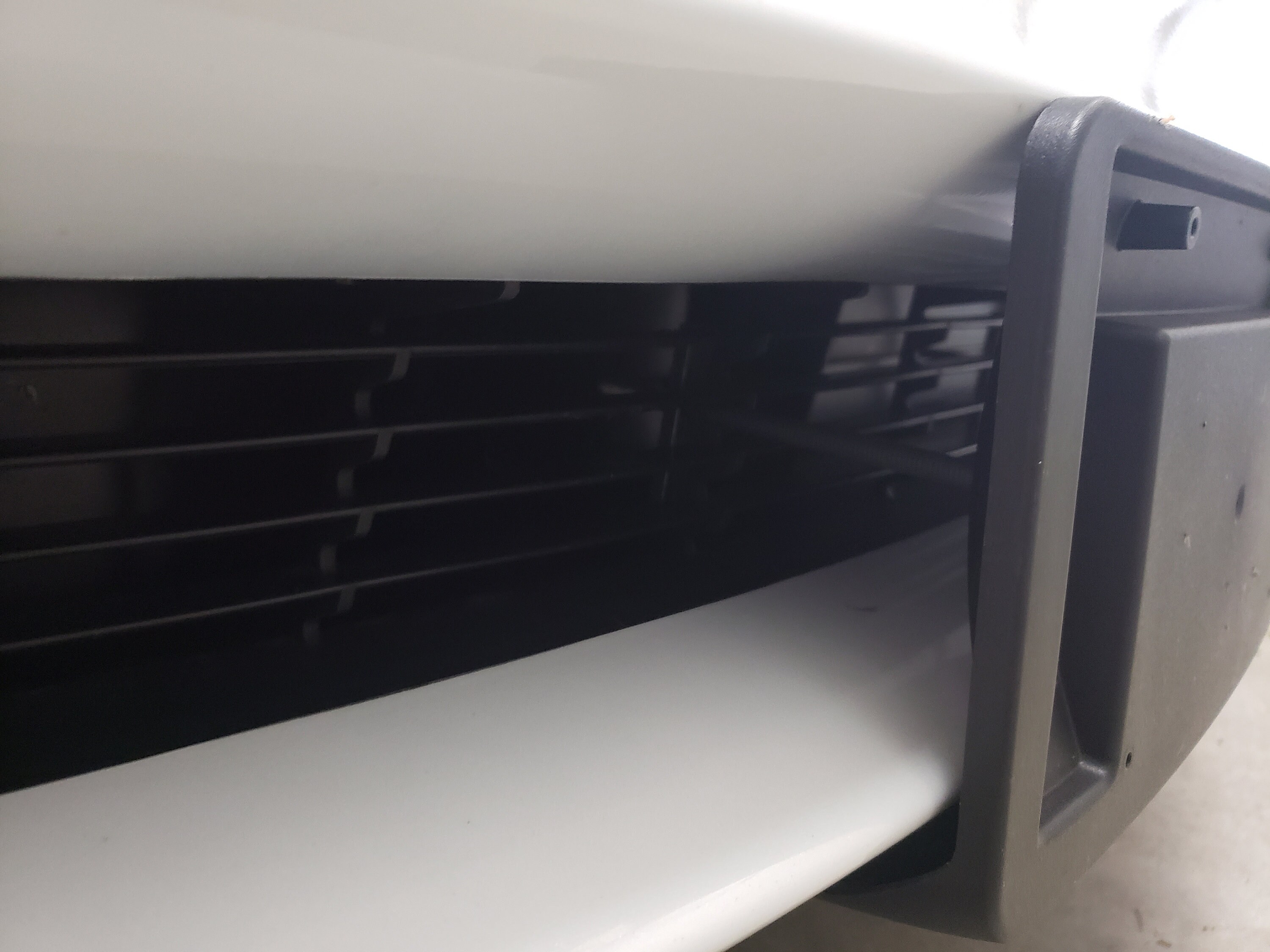 穴なしテスラモデル3（全年式）またはモデルY（リフレッシュ前