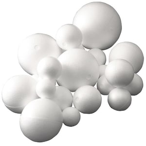 Op de afbeelding: Een verzameling witte piepschuimballen in verschillende maten. De ballen zijn in een cluster gerangschikt, met de grootste bal in het midden.