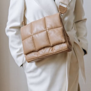 Quilted Crossbody Bags for Women Leather Ladies Shoulder Purses with Chain  Strap Stylish Clutch Purse Beige: Handbags