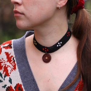 Gherdan con cruz de madera, collar de cuentas, adorno de pecho de cuentas, collar tradicional ucraniano, collar étnico