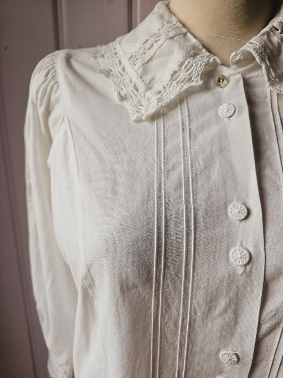Vintage folklore blouse with embroidered collar, … - image 3