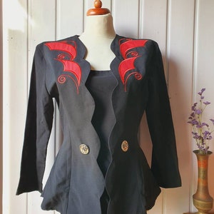 Absolutely stunning jacket with vintage embroidery, size M, 40, frock coat with peplum.