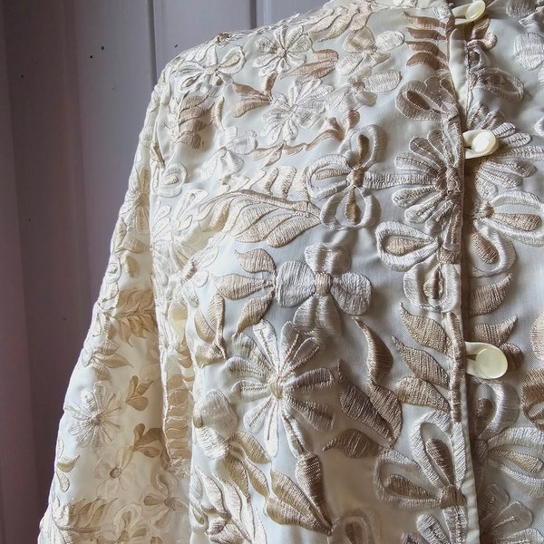 Couleur crème, broderie florale, délicate veste vintage, taille 40