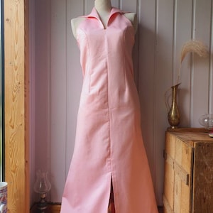 Elegant vintage evening dress with eye-catching collar, halterneck, size 36/38 woman's
