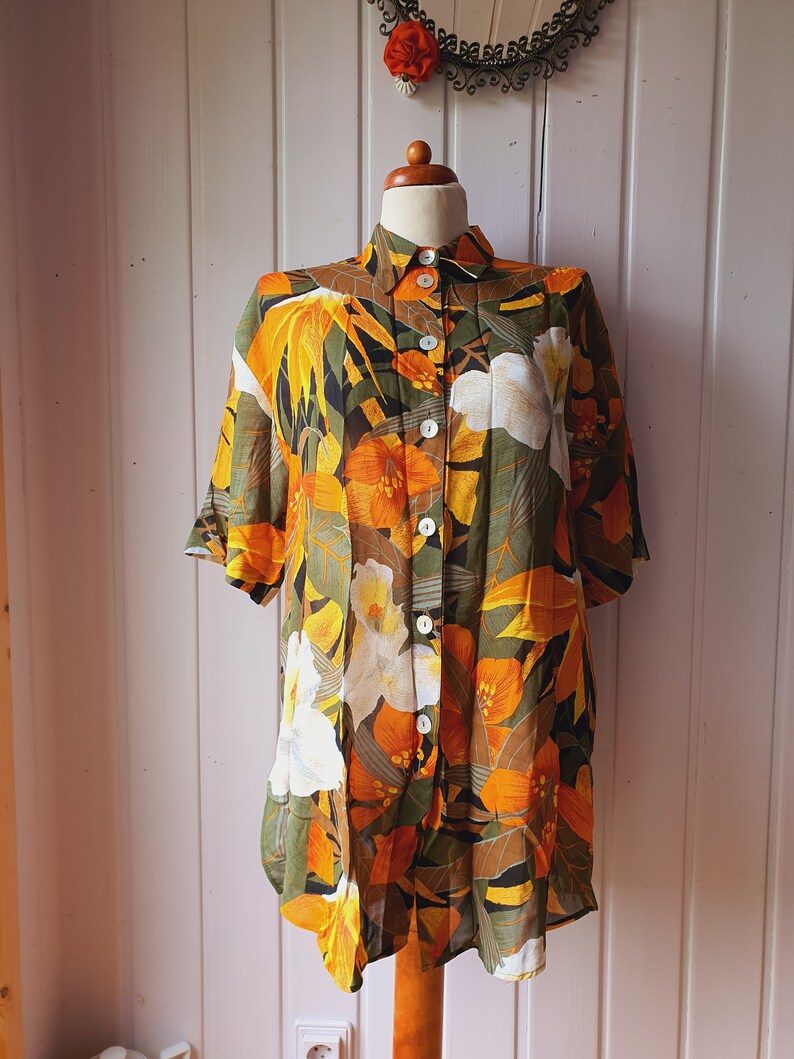 Light short-sleeved summer blouse, size 42/44, Tru image 7