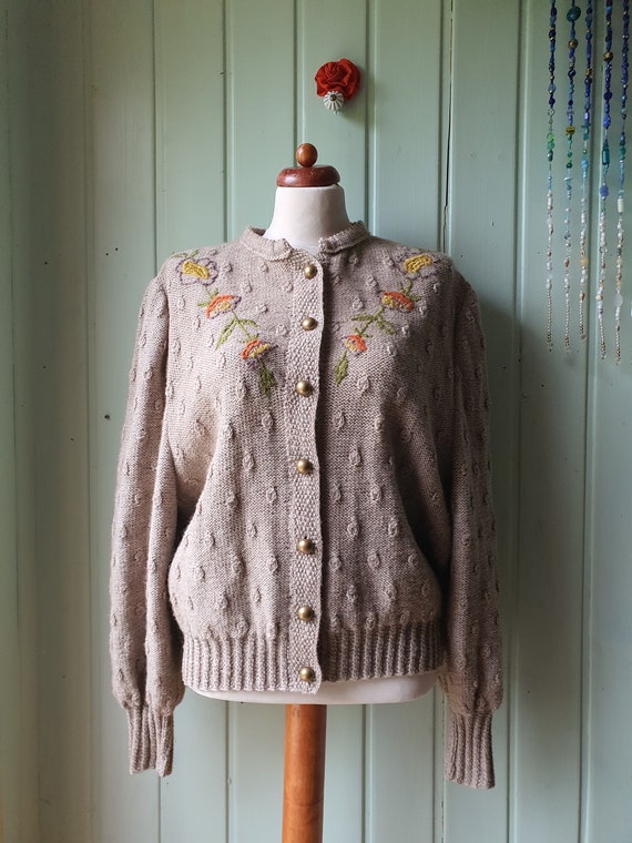 Cuddly, handmade cardigan with embroidery gr.M/L