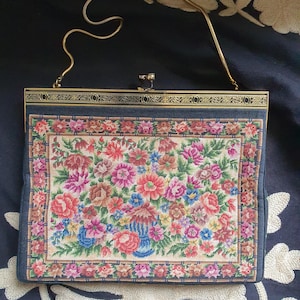 Petit Point Handtasche mit Tragekette