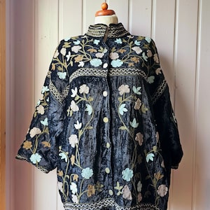 Beautiful embroidered vintage jacket with small stand-up collar, India, Mohanjeet Paris, size 42/44