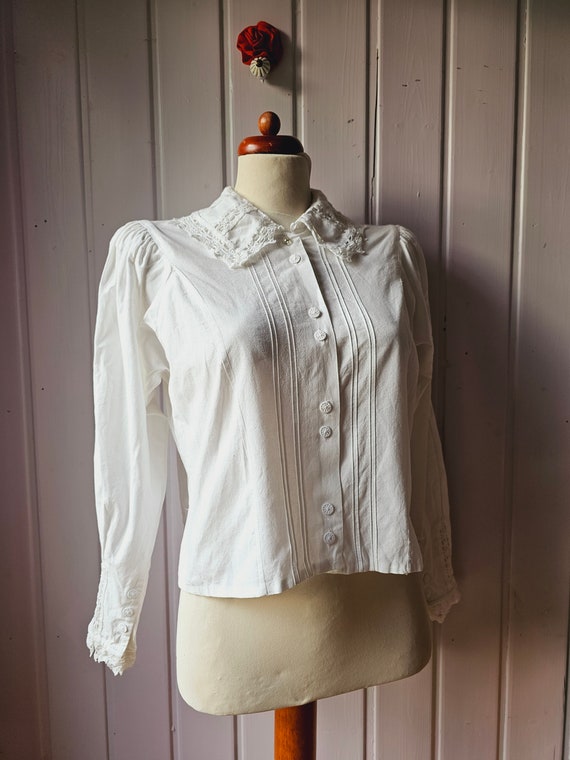 Vintage folklore blouse with embroidered collar, … - image 7