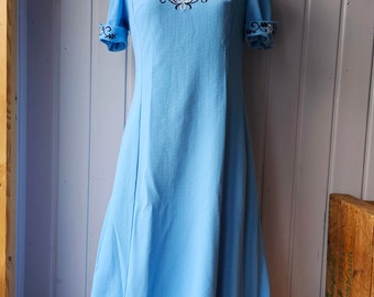 Robe vintage bleu ciel maxi manches bouffantes broderie, taille 38/40