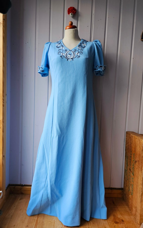 Himmelblaues Vintage Kleid Maxi Puffärmel Stickere