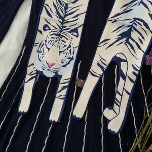 Tiger Scarf, Tiger Scarf, Tiger Gift, Tiger lover, Christmas gift, birthday gift, unique scarf, animal scarf, Tiger gift