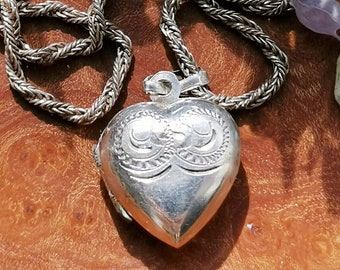 Vintage gegraveerde zilveren hart medaillon en ketting, gestempelde zilveren gepofte hart medaillon, 925 sterling zilver, gratis verzending