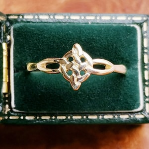Vintage 9ct Solid Gold Celtic Knot Ring, Twisted Band Ring, Knot Ring, Fully Hallmarked 9k Gold British Vintage Gold Ring, UK O.5, US 7.5