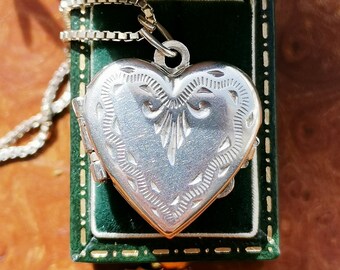 Vintage gegraveerde zilveren hart medaillon en ketting, gestempelde zilveren gepofte hart medaillon, 925 sterling zilver, gratis verzending