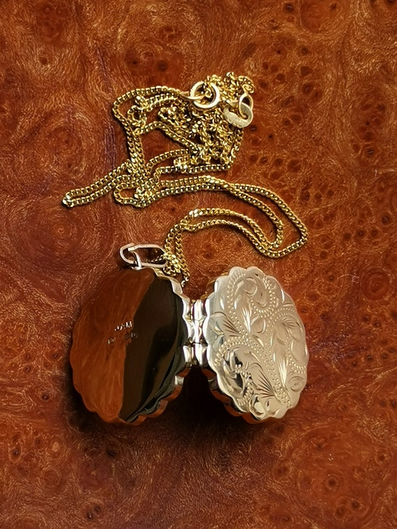 Vintage Solid 9ct Gold Oval Locket Pendant Neckla… - image 4
