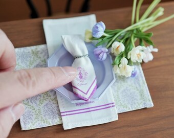Servilletas de tela en miniatura para casa de muñecas, manteles individuales para mesa de comedor, servilleteros de metal