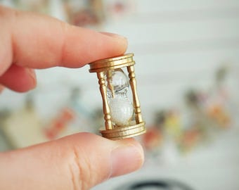 Dollhouse miniature hourglass, gold sand timer
