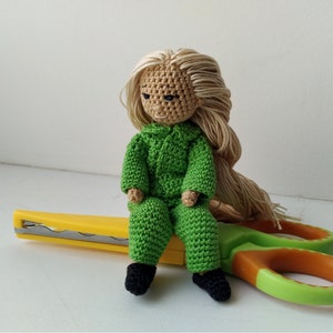 Crochet pattern for tiny Doll with framework