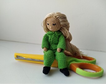 Crochet pattern for tiny Doll with framework