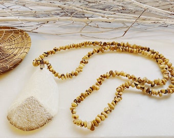 Natural Pirarucu Arapaima Gigas, fish scales, shell necklace, shell beads, fisherman, eco friendly, nature, Amazon river, rainforest jewelry