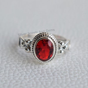 Ring met natuurlijke granaat, handgemaakte boho-ring, ring van 925 sterling zilver, designring met ovale granaat, jubileumring