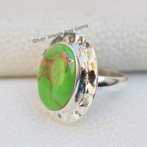 Groene turkooizen ring, gehamerde designring, ovale turkoois ring, handgemaakte ring voor haar, 925 sterlingzilveren ring, cadeau voor meisjes