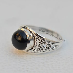 Round Black Onyx Ring, Handmade Ring, Boho Ring, 925 Sterling Silver Ring, Onyx Designer Ring, Gift for Friends, December Birthstone Ring