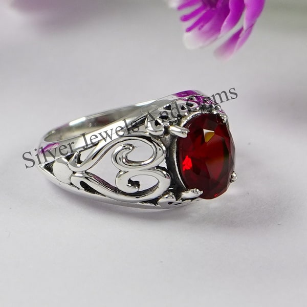 Anillo de granate rojo natural, anillo hecho a mano, anillo de plata de ley 925, anillo de diseñador ovalado, regalo para ella, anillo de aniversario, piedra de nacimiento de enero