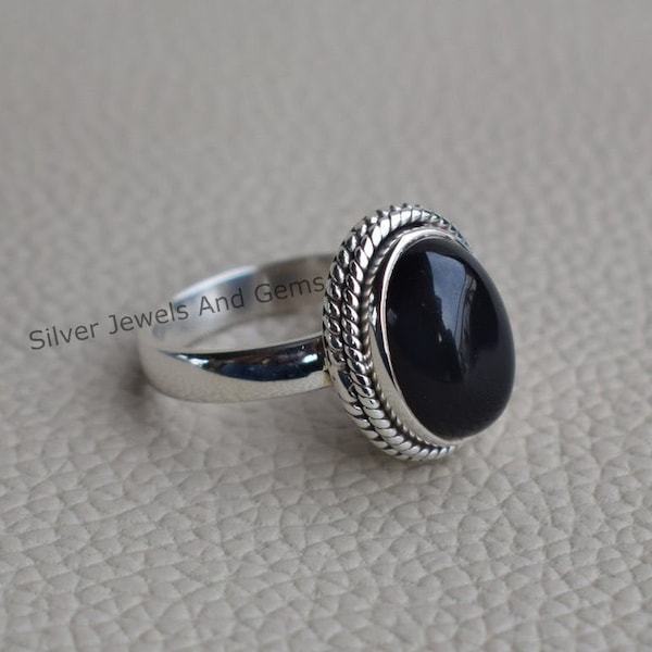 Anillo de ónix negro natural, anillo de diseño de alambre retorcido, anillo hecho a mano, plata de ley 925, anillo de ónix ovalado, regalo para ella, piedra de nacimiento de diciembre