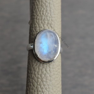 Anillo de piedra lunar arcoíris natural - Anillo de piedra lunar azul fuego - Anillo de plata hecho a mano - Plata de ley 925 - Regalo para ella - Anillo de compromiso - Anillo de aniversario