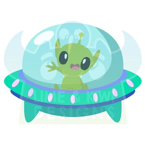 Puede incluir: Un extraterrestre verde con ojos grandes y una gran sonrisa est&aacute; sentado en un platillo volante. El platillo es verde y azul con una c&uacute;pula transparente.