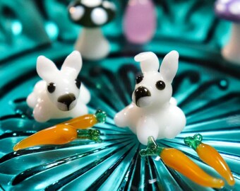 Tiny Borosilicate Glass Bunny with Carrots