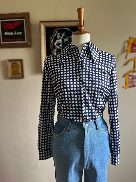 1970s navy & white polkadot dagger collar blouse