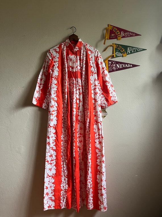 1970s Hawaiian red and white floral button up kaft