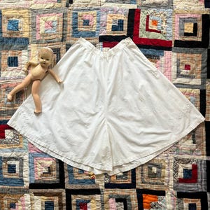 1900s Edwardian White Cotton Embroidered Tap Short Bloomers Lingerie Antique