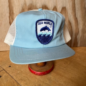 1980s 1990s Sea World Shamu Orca Killer Whale Light Blue and White Trucker Hat Baseball Cap