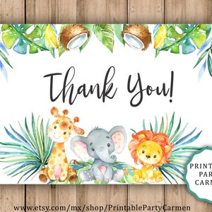 Może przedstawiać: Drukowana kartka z podziękowaniem w stylu dżungli. Na kartce widnieje żyrafa, słoń i lew z zielonymi liśćmi i kokosami. Tekst "Thank You!" jest napisany czarnym kolorem.