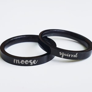 ムース・スクワレル・カップルリング - スーパーナチュラルリング サム・ウィンチェスター ディーン・ウィンチェスター - レーザー刻印入り ブラックステンレススチール 3 mm バンドリング