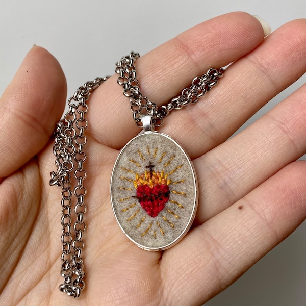 Sacred Heart of Jesus pendant, Sacred heart embroidery, embroidered jewelry, embroidered necklace, felt jewelry, Catholic jewelry