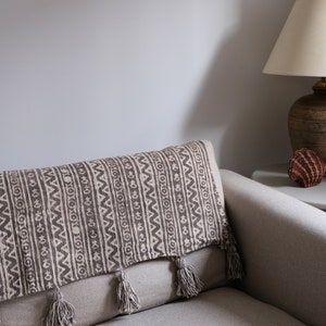 Mudcloth Throw Brown / Woodblock Printed Throw in Geometrical Design with Pompoms