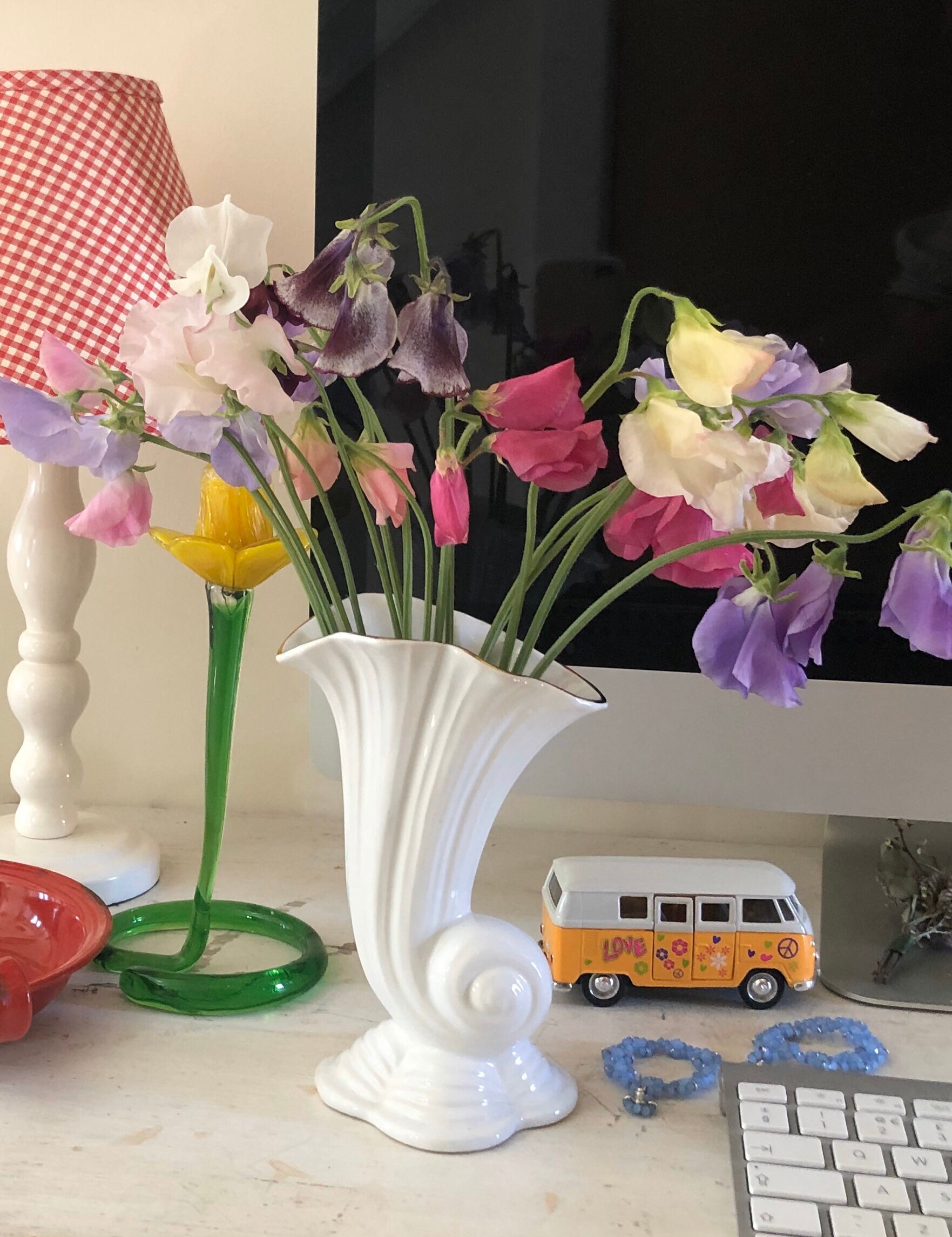 ♥ヴィンテージ ♥シェルホワイトに グリーンのドット 花瓶 ♥ヴィンテージ ♥シェルホワイトにグリーンのドット花瓶