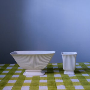 Vintage wedgwood vaasplanter met ivoorkleurige etruria en barlaston, geribbeld