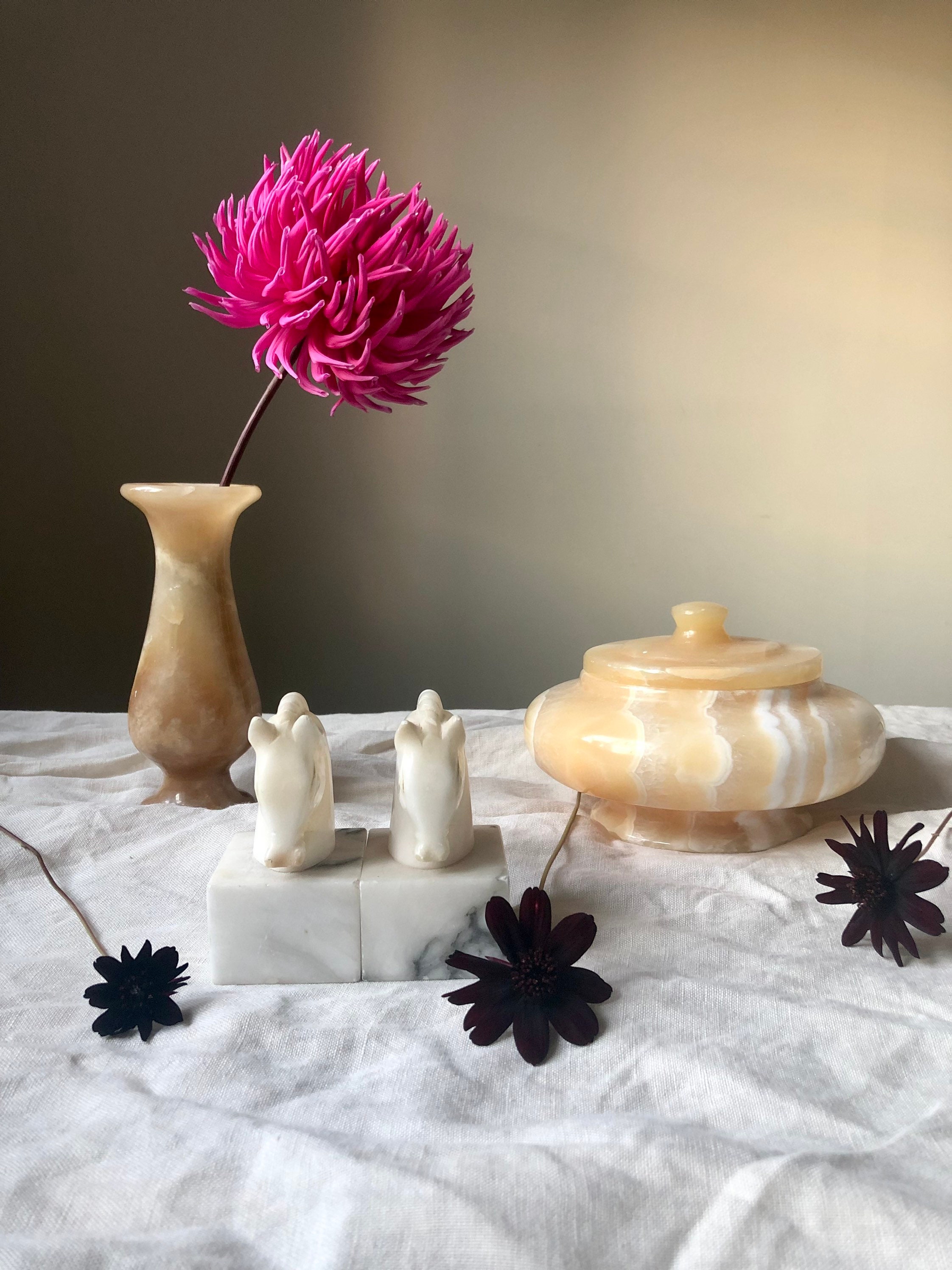 ヴィンテージ ハニーオニキス花瓶：アラバスター製の花瓶 - Etsy 日本